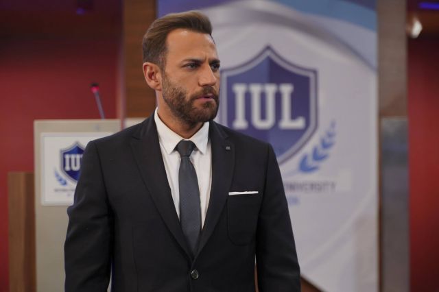 نيكولا معوض  