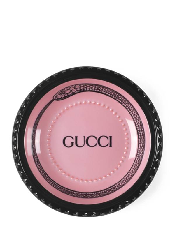 ديكور رومانسي بأسلوب حديث من Gucci