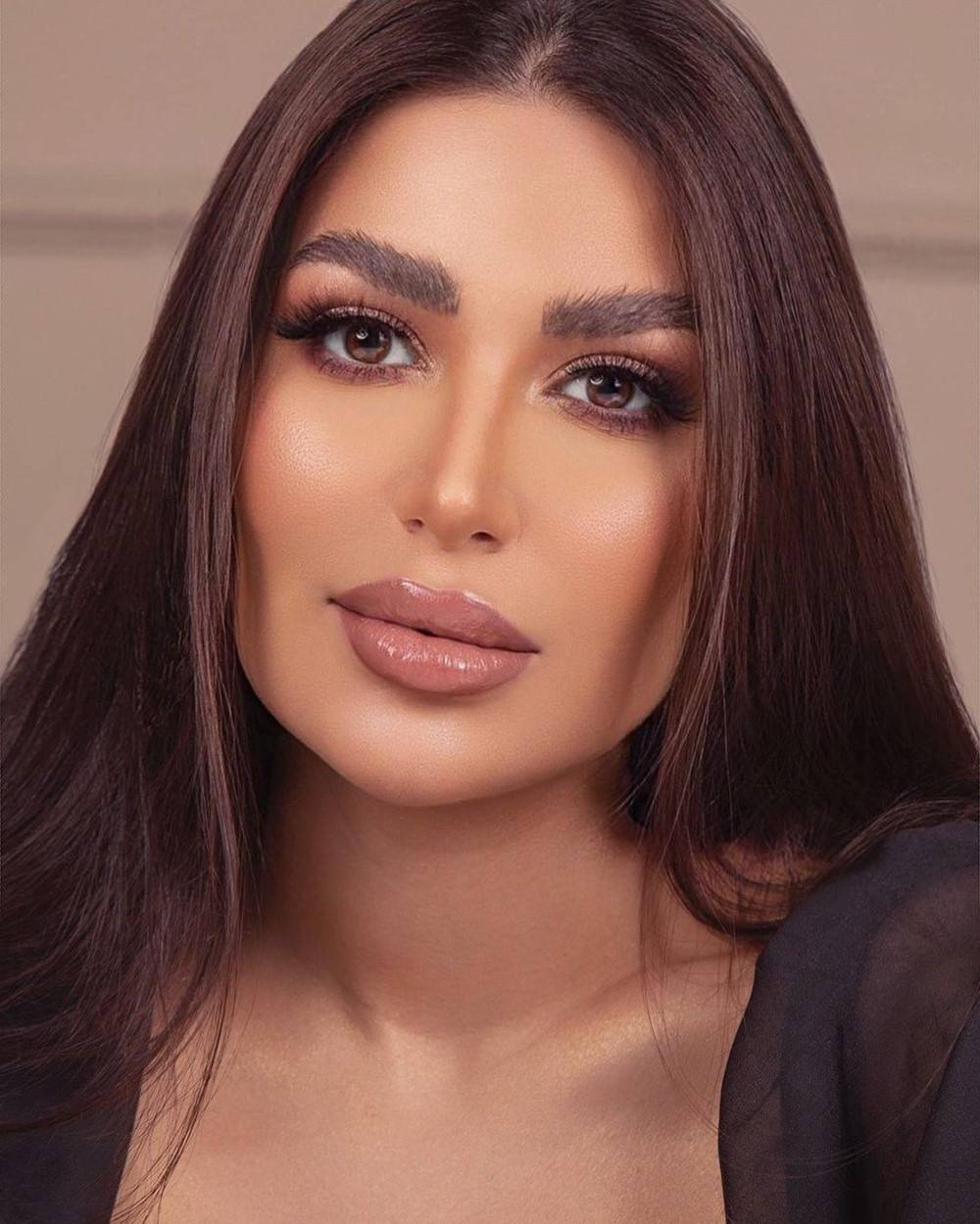 سارة نخلة تهاجم رضوى الشربيني بسبب تغريدتها عن الزواج