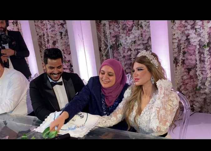 بالفيديو - ياسمين الخطيب تحتفل بعقد قرانها على يد مأذونة