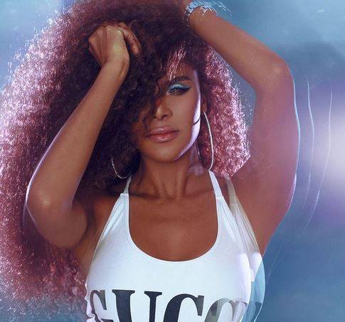 بالفيديو - هند البحرينية تُعدّ احتفالاً رومانسياً بيوم ميلاد زوجها