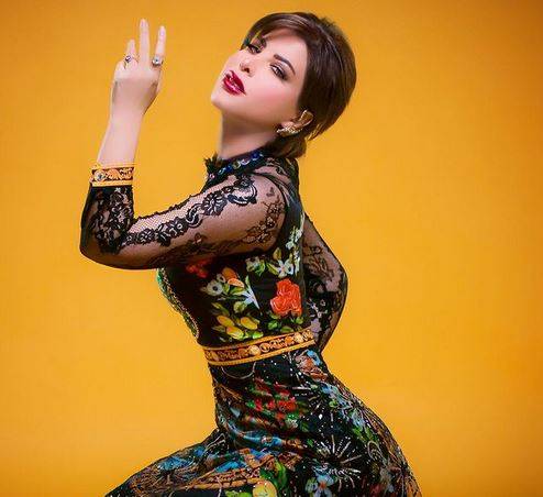 بالفيديو - ردّ جريء وقاسٍ من شمس الكويتية على تعليق وصفها بالعجوز