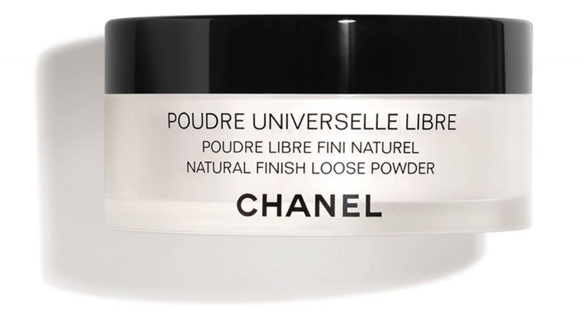 كواليس مكياج عارضات CHANEL في عرض الأزياء الراقية لخريف وشتاء 2021-2202