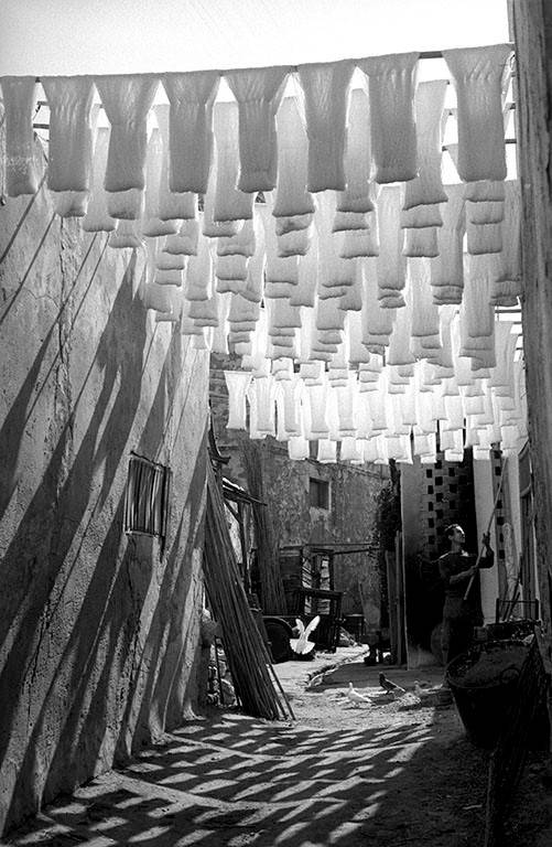 Medina of Tunis. Skeins of cotton hanging to dry in dyers souk, Tunis, Tunisia, 1958 (ME001)