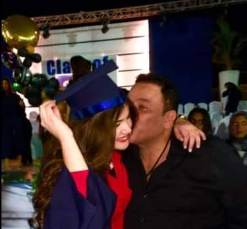 بالفيديو - ابنة محمد فؤاد باتت شابة تضج أنوثةً وجمالاً... تعرّفوا إليها