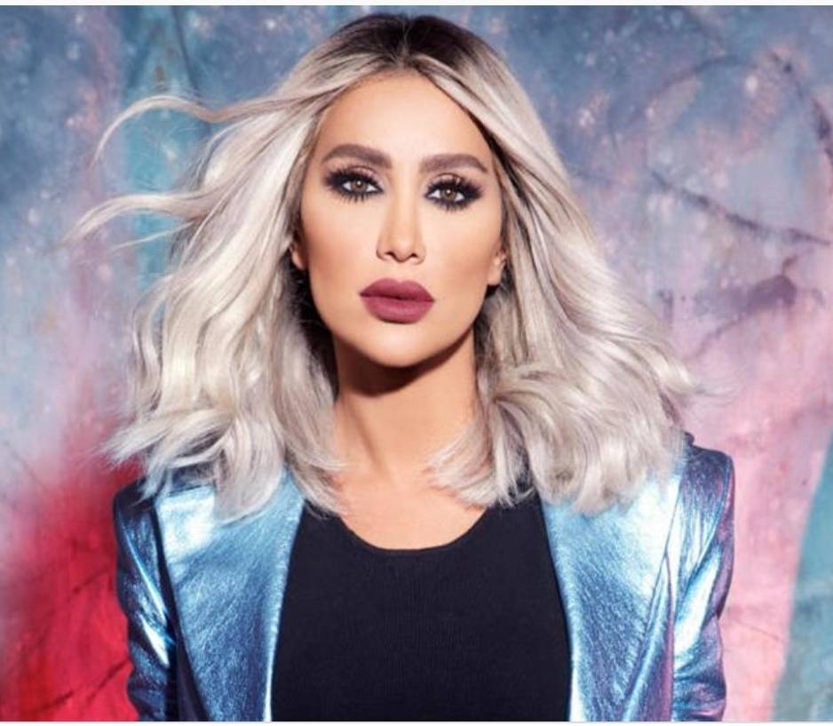 مايا دياب غاضبة مما رأته في جنازة دلال عبد العزيز وتستنجد بأشرف زكي