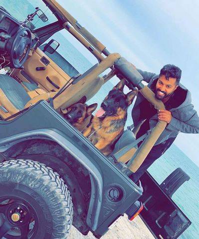 بالفيديو - يعقوب بوشهري يثير الجدل بردّ فعله بعد إستعادة ساعاته الثمينة