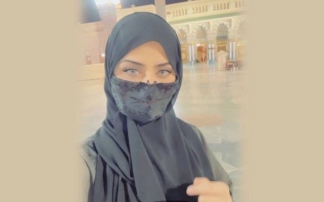 نيرمين محسن تدافع عن الحجاب وتردّ على منتقدي قرارها