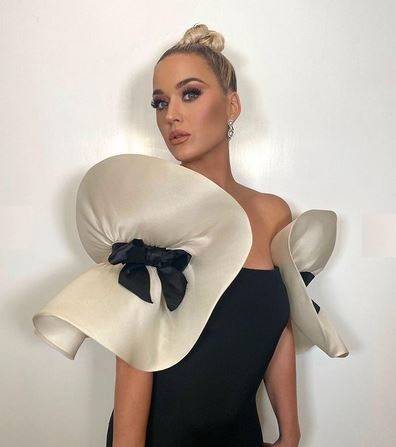 بالصور - مجموعة كاتي بيري للأحذية مستوحاة من الفراعنة