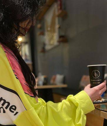 بالفيديو - فنانة سعودية تفاجئ الجميع بارتداء الحجاب وتوضح سبب اختفائها