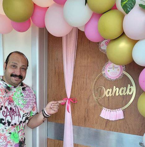 زوجة محمد ثروت محط اهتمام الجمهور بصورها... تعرّفوا إليها