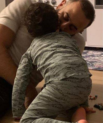 بالصور - قصي خولي يستعرض موهبة ابنه المميّزة