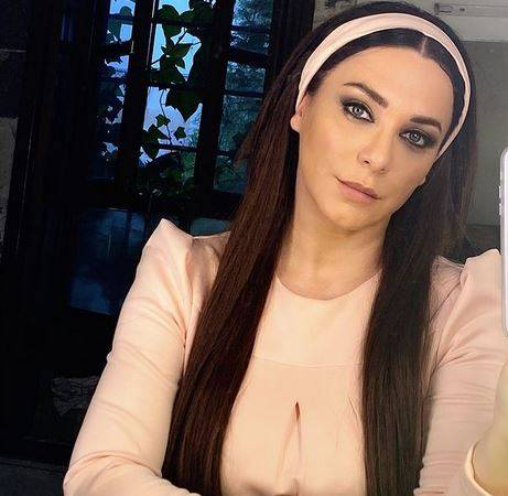 سلاف فواخرجي تدعم نضال الشافعي بطريقتها الخاصة