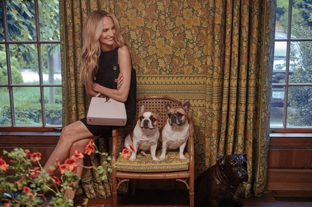 حقيبة كابوسين بإصدار بحجم بي بي من جلد بروم توريون وتوقيع من صدفة أذن البحر.