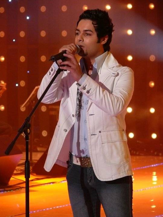 بعد معاناته من فقد البصر... وفاة نجم 