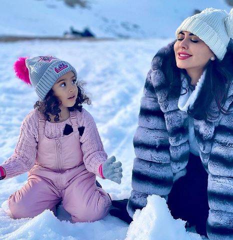 صورة لابنة مريم حسين محط اهتمام الجمهور... كبُرت وتغيّرت