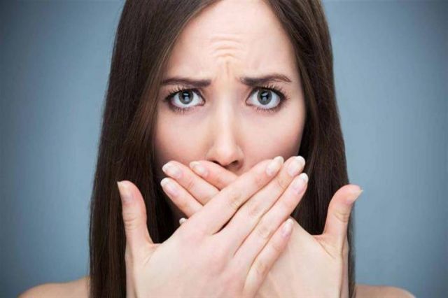 رائحة الفم الكريهة تُنذر بمشكلة صحية