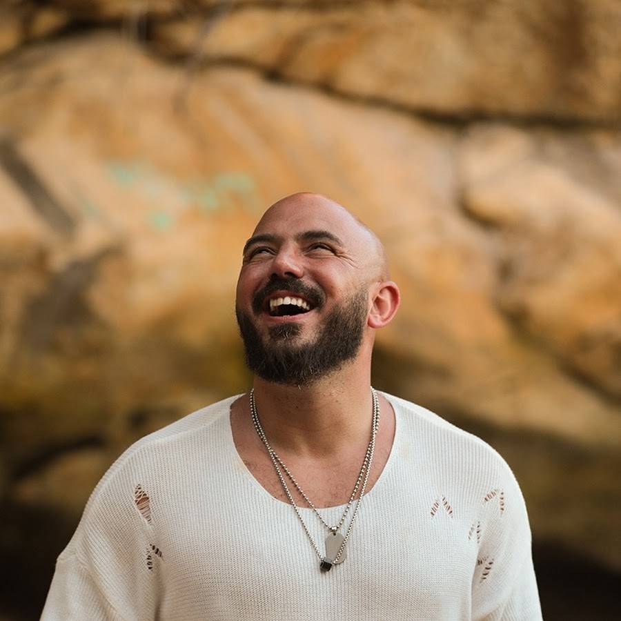 بعد قرار منع الغناء بـ