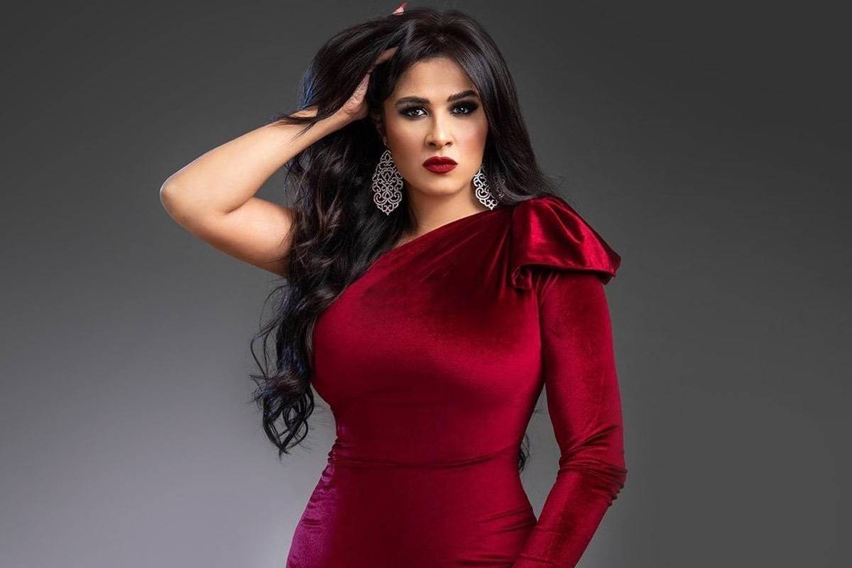 شقيق ياسمين عبد العزيز يردّ على شائعة وفاتها وصمت أحمد العوضي