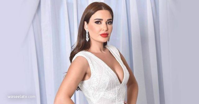 سيرين عبد النور بلقطة رومانسية مع زوجها على حمّام السباحة