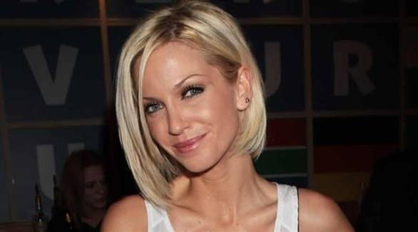 المغنية سارة هاردينغ