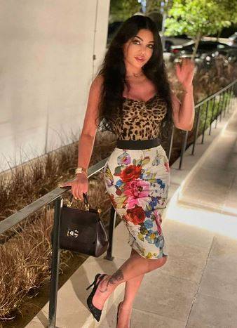 هيفاء وهبي تتألق بحقيبة باهظة الثمن... هذا سعرها