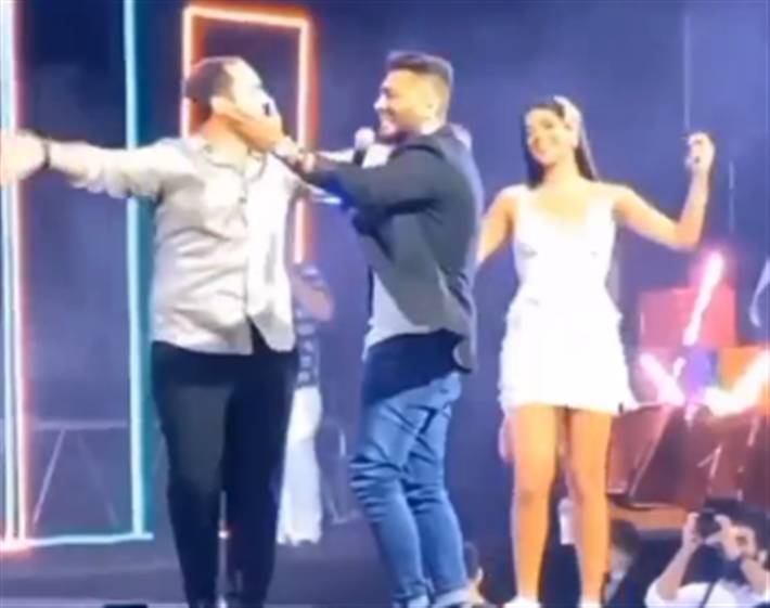 بالفيديو - رقص ريم سامي وخطيبها مع تامر حسني في حفل خطوبتها الثاني