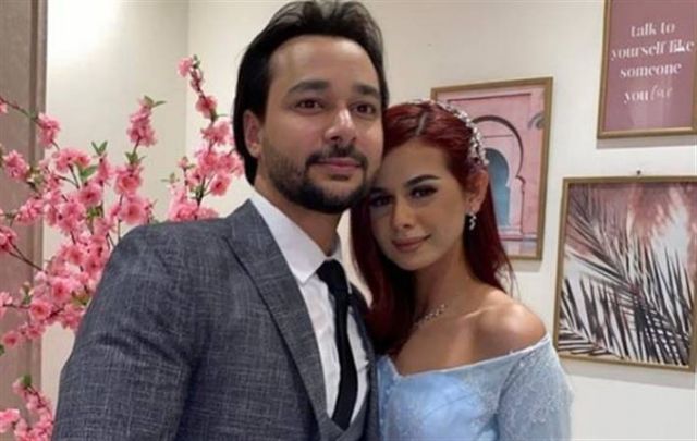 زوج منة عرفة ينشر صورته مع زوجته الثانية: 