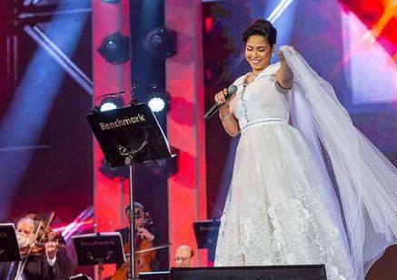 بالفيديو - إبنتا شيرين محط إهتمام الجمهور بجمالهما الطبيعي.. هكذا أصبحتا