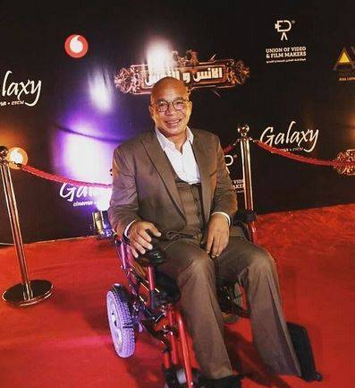 أول ظهور لشريف دسوقي بالعكاز بعد بتر قدمه