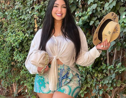 دنيا بطمة مجدداً بالبطن المكشوف... والـ