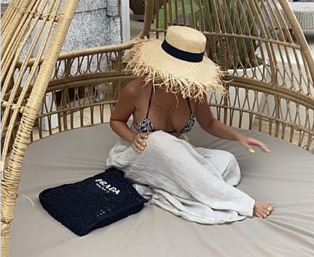 بالصور - ميريام فارس تخطف الأنظار بتنسيق البيكيني مع قماش اللينين