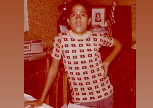 خمّنوا من هذا الصبي الذي أصبح فناناً مشهوراً