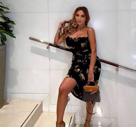 بالصور - والدة جويل مردينيان تخطف الأنظار بجمالها... هل تشبهها؟