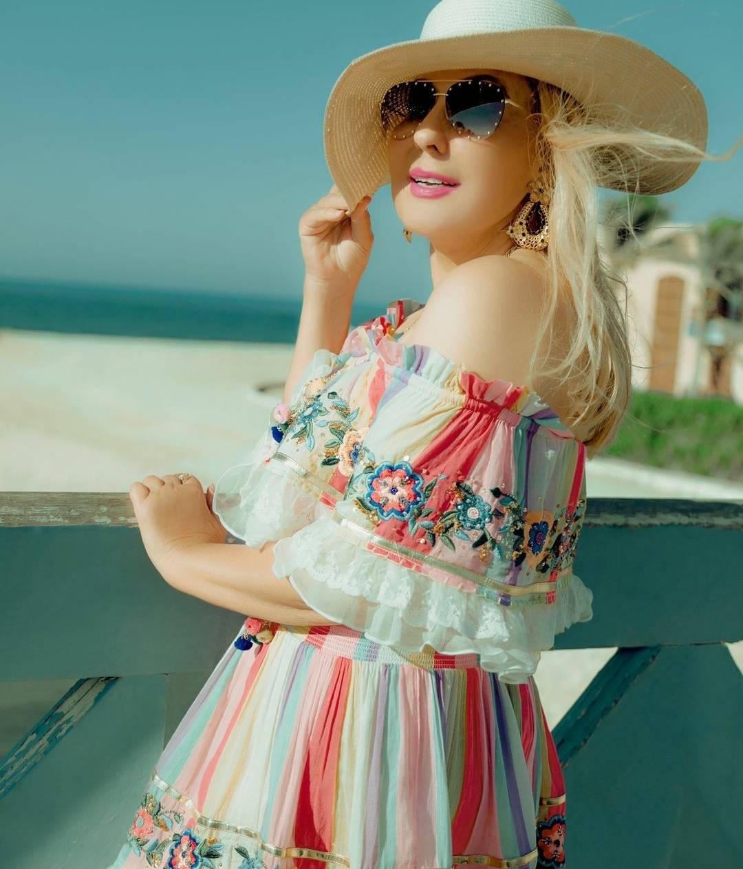 نادية الجندي تتحدى العمر بإطلالة شبابية