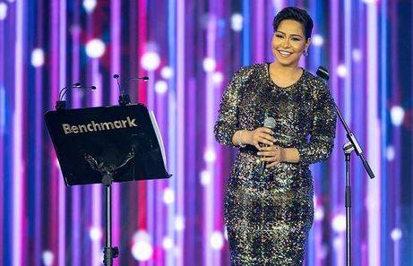 بالفيديو - شيرين في حوار عفوي مع شخص من الجمهور..وهكذا رقصت