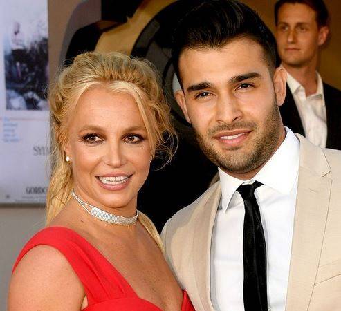 بالفيديو - بريتني سبيرز تعلن خطوبتها الى حبيبها... وسعر خاتمها خيالي