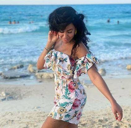 تألقي بإطلالة صيفية على طريقة ميرهان حسين