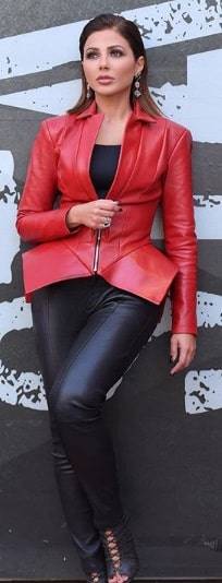 البليزر الجلدي يتربّع على عرش الموضة هذا الموسم