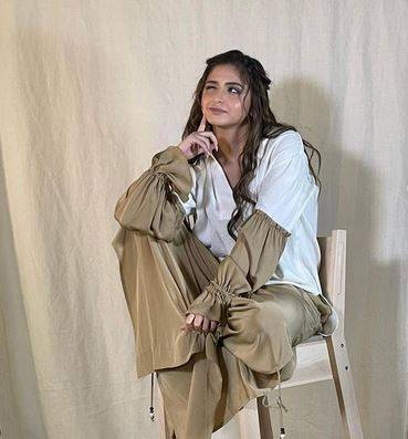 الصور الأولى لحلا الترك داخل الحرم الجامعي