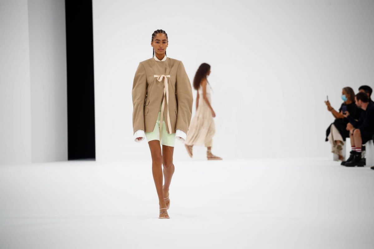 من ميلانو: ربيع وصيف 2022 بتوقيع  SPORTMAX