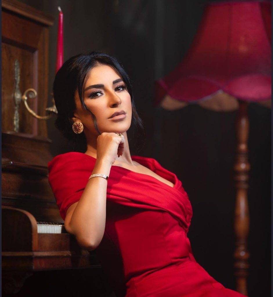 ماغي بو غصن تكشف خضوعها لعلاج نفسي وطفولتها بين 24 صبياً