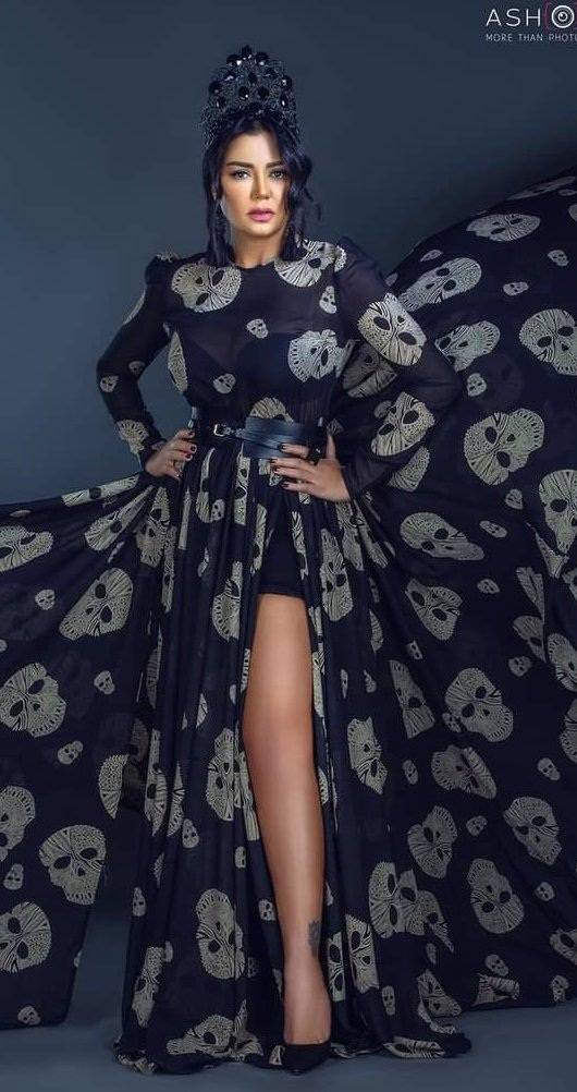 رانيا يوسف تتألق بالأسود وتثير الجدل برسالة غامضة