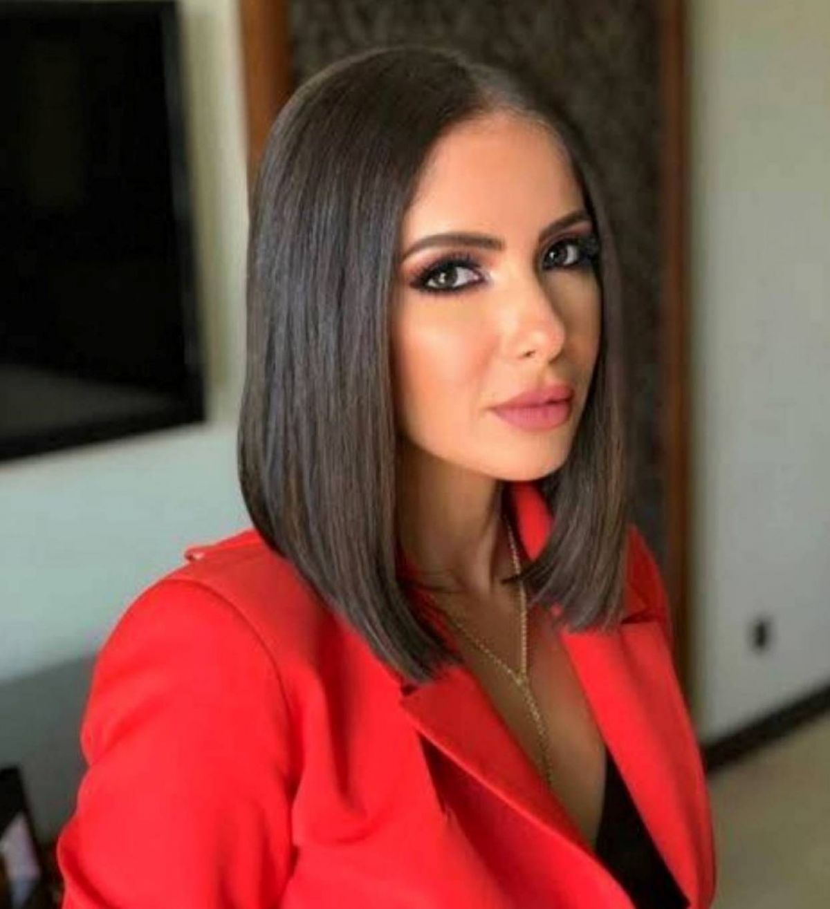 بالفيديو - بعد جدل طويل... منى زكي توضح حقيقة تجاهلها لبوسي شلبي