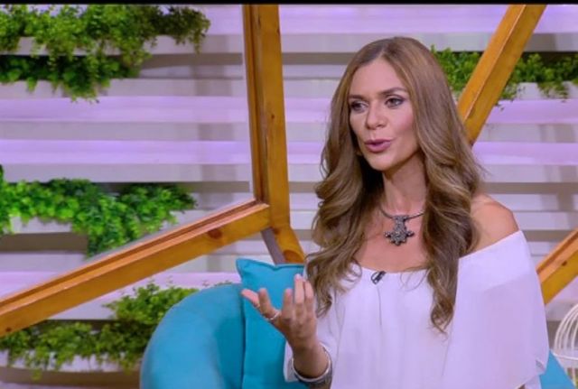 بالفيديو - نادين: أكره التليفون والـ