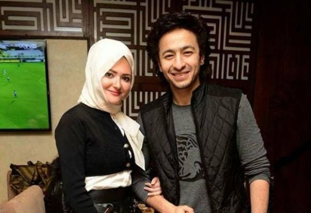 بالفيديو - أول ظهور لزوجة حمادة هلال بعد خلع الحجاب