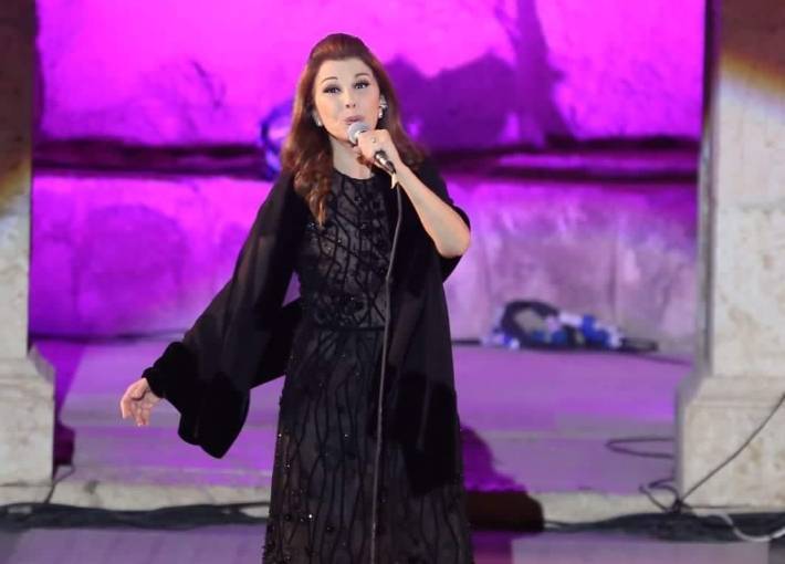 إليكم تفاصيل ترنح ماجدة الرومي في جرش وحالتها الصحيّة