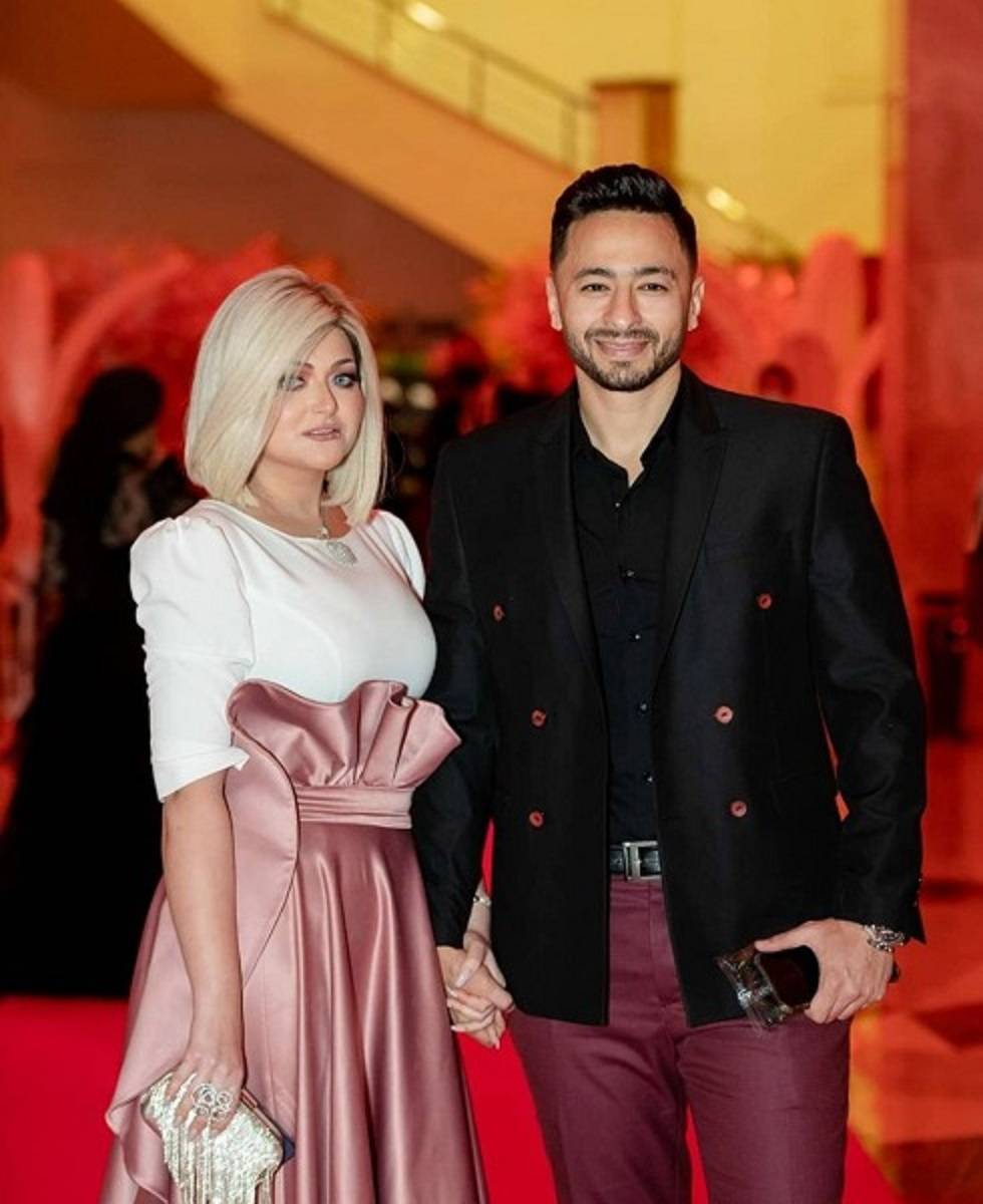 نجاة زوجة حمادة هلال وأولاده من حادث سير