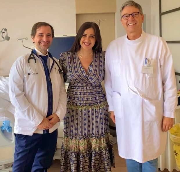 الصورة الأولى لياسمين عبد العزيز من رحلة علاجها في سويسرا وهكذا علقت