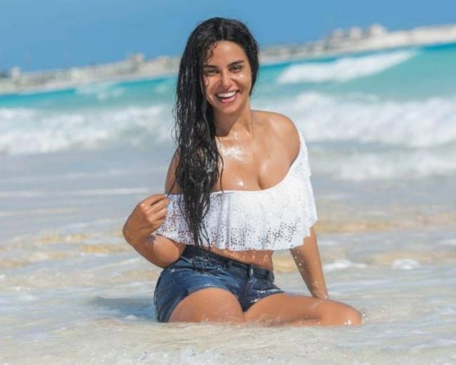 مكياج نسرين أمين يحرمها من تقديم حفل 